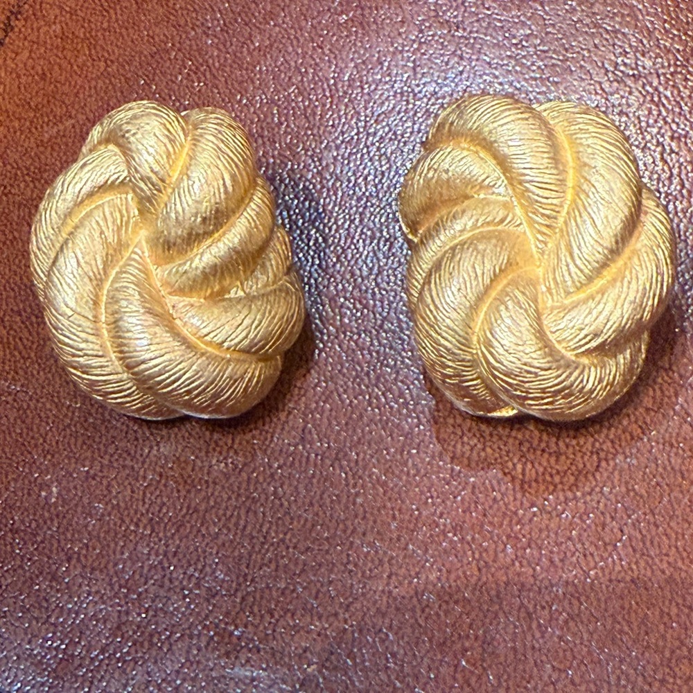 Beautiful vintage costume clip on earrings signed by MISH New York 1980's